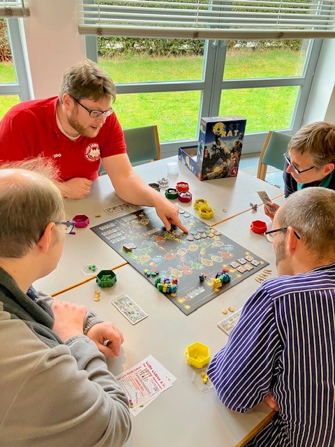 Generationenspielen im AWO-Treff